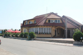 Motel Alaska, Deva